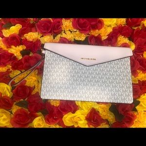 Michael Kors Large Pouch, NEW
